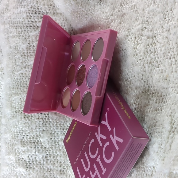 LUCKY CHICK Eyeshadow Palette in Daydreams, 6g/0.21oz - Picture 8 of 11